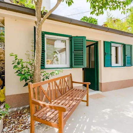 ヴィラ Luxury Roza *